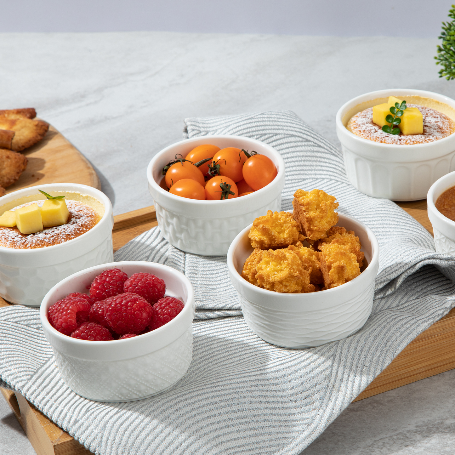 Dafuceramic Ramekins with Lids 4 oz White Embossed Creme Brulee Ramekins Ceramic Oven Safe Pudding Cups, Set of 6 Porcelain Custard for Baking Dishwasher