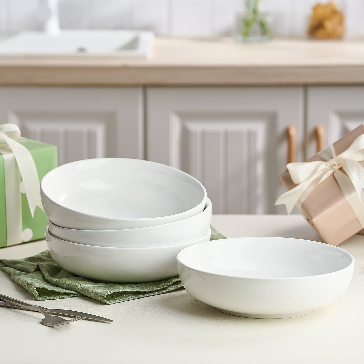 Dafuceramic 8.5Inch Pasta Bowls, 36OZ Serving Bowls, Salad Bowls Set of 4 Ceramic Soup Bowls Sturdy & Stackable, Ideal for Housewarming, Festivals, White (36 OZ)